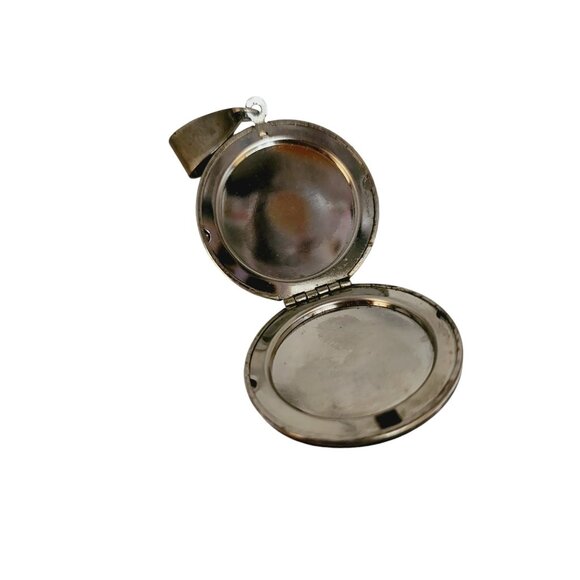 Stunning Silvertone Black Enamel Diamond Cut Locket (A5573) - Picture 3 of 5